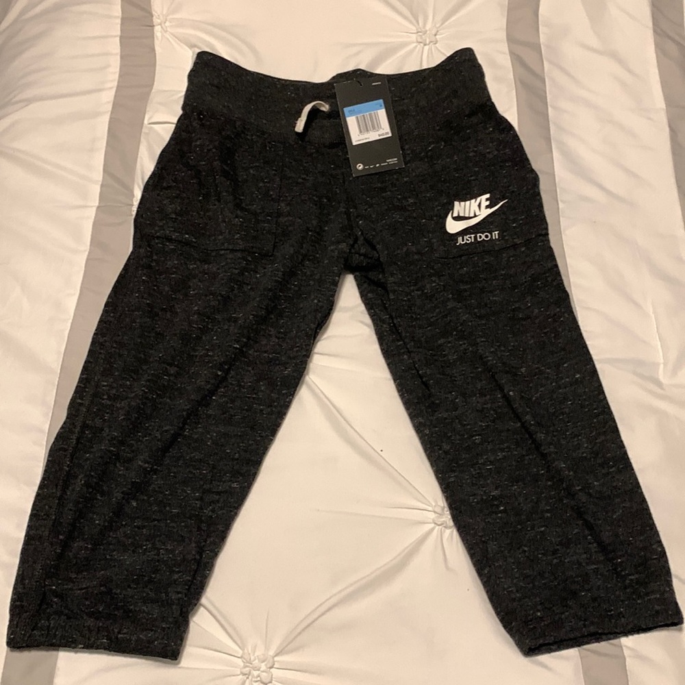 Nike jogger crops nwt